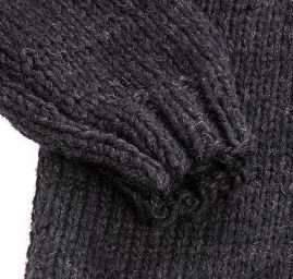 Pletený svetr s pruhy černo-šedý