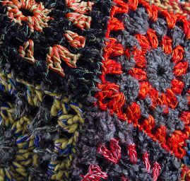 Háčkované pončo s kapucí