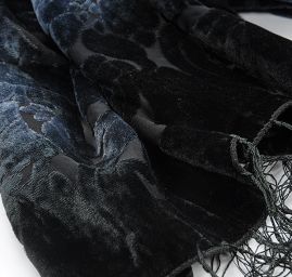 Šála vypalovaný samet s třásněmi atracit šedá