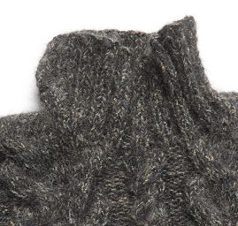 Svetr s copánky ručně pletené zelenočerný