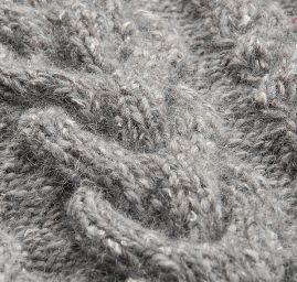 Svetr a čepice s copánky ručně pletené šedé barvy