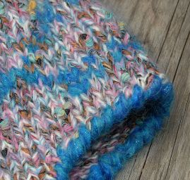 Ručně pletená čepice Marlen "helmička"