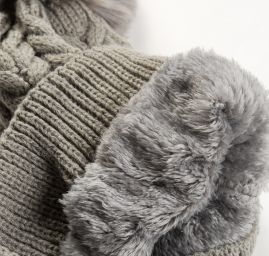 Čepice copánková s bambulí zateplená šedá