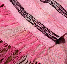 Ručně tkaný pléd v barvě růžového melíru