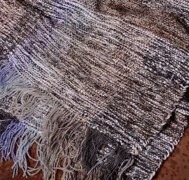 Ručně tkaný pléd v barvě černého melíru