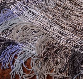 Ručně tkaný pléd v barvě černého melíru