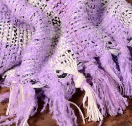 Ručně tkaný pléd v barvě fialového melíru