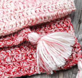 Háčkovaná šála Marlen se střapci