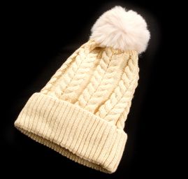 Čepice copánková s bambulí zateplená krémová