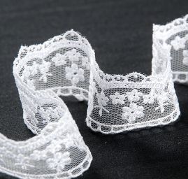 Krajka lem vzdušná na tylu květina bílá