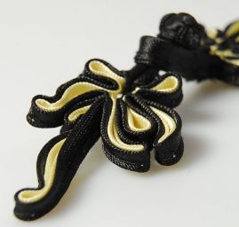 Japonské zapínání "knoflík" malé černosmetanové