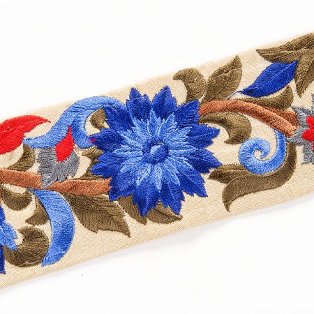Vyšívaná stuha šantung velké květy modré