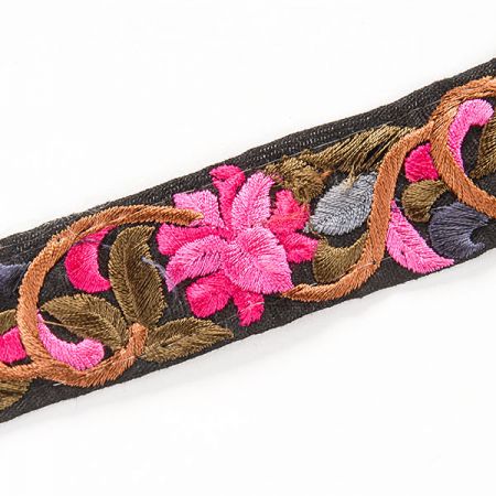 Vyšívaná stuha šantung drobné květy růžové