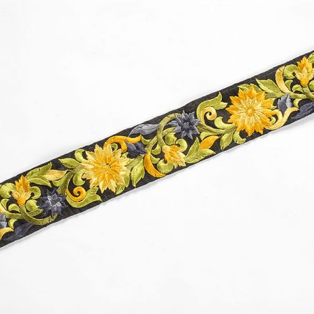 Vyšívaná stuha šantung větší květ žlutý