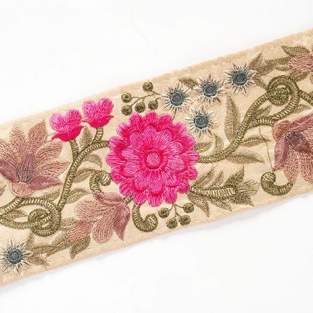 Vyšívaná stuha šantung široká fuchsiová