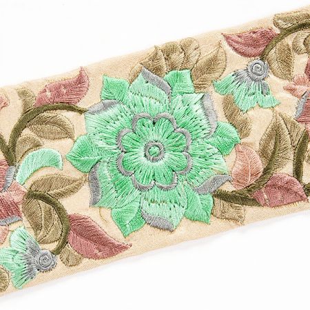 Vyšívaná stuha šantung široká hráškově zelená