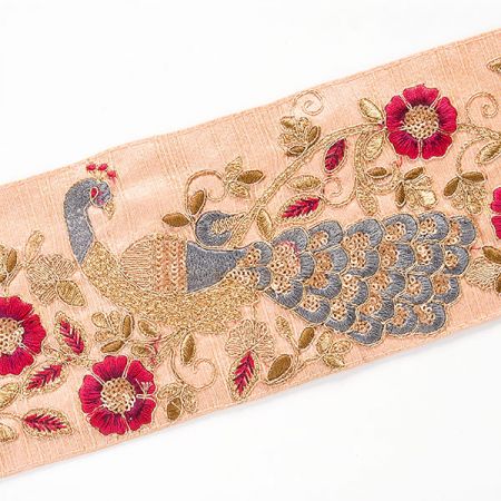 Vyšívaná stuha šantung vzor pávi meruňková