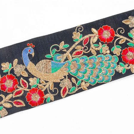 Vyšívaná stuha šantung vzor pávi modročerná