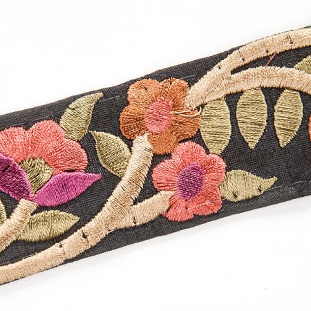Vyšívaná stuha šantung 3,5cm barevné květy malé