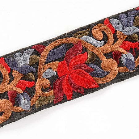 Vyšívaná stuha šantung 4cm karmínový květ