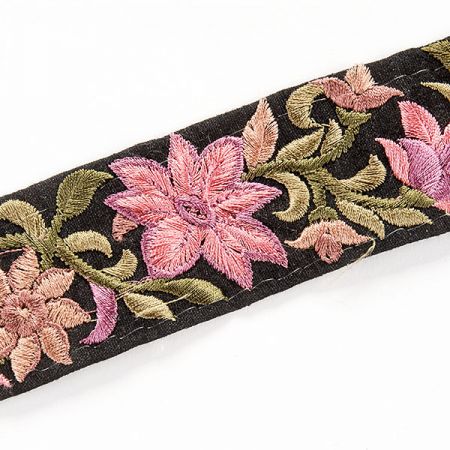 Vyšívaná stuha šantung 4cm pudrový květ