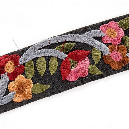 Vyšívaná stuha šantung malé barevné květy
