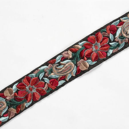 Vyšívaná stuha šantung květ tmavě červený