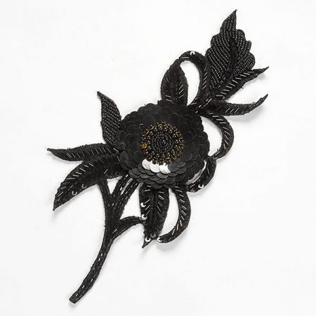 Květinová aplikace černý květ