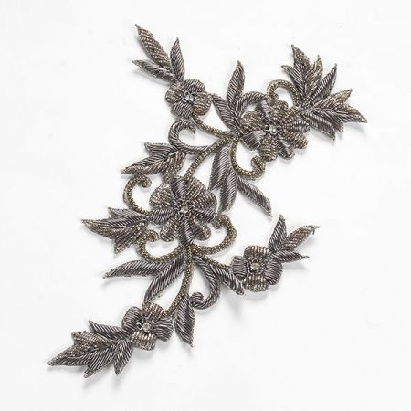 Korálková aplikace květinový motiv stříbrnošedá
