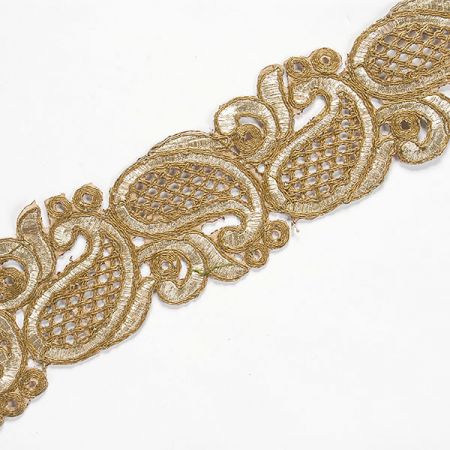 Krajková kovová stuha paisley motiv