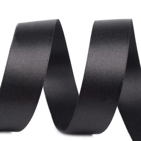 Atlasová stuha šíře 20 mm oboulíc černá