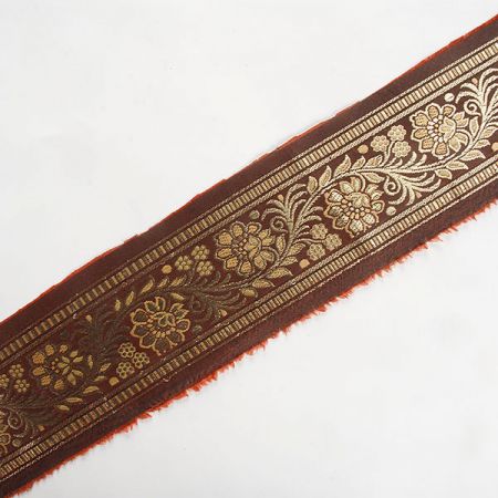 Orientální stuha s květinovým vzorem zlatohnědá