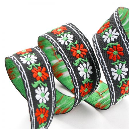 Stuha krojová vyšívaná černobílá 2cm