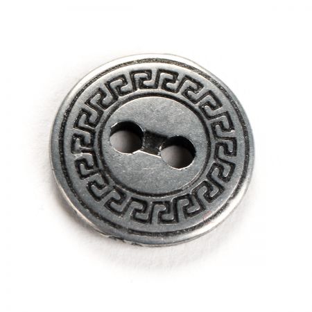 Knoflík kov nikl antik zdobný lem malý 24"