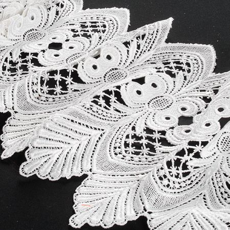 Krajka hrubá lem ornament slonová kost