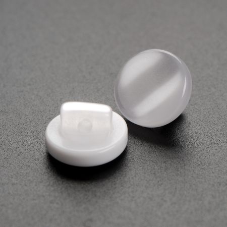 Knoflík umělá perleť s krčkem plochý 16"