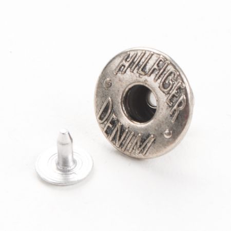 Knoflík riflový velikost 26" nikl antik design nápis