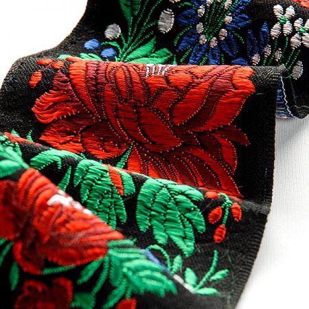 Stuha krojová vyšívaná černá 7cm