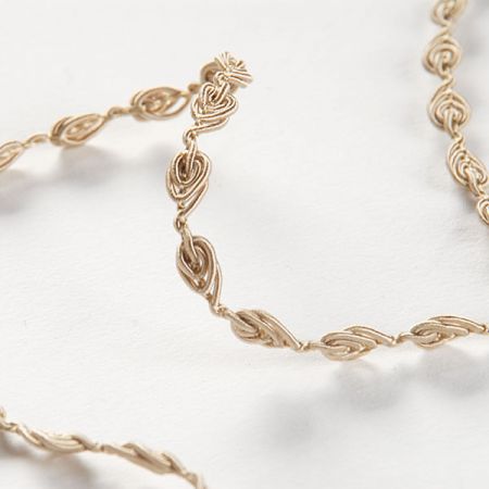 Oděvní prýmek kapka béžový