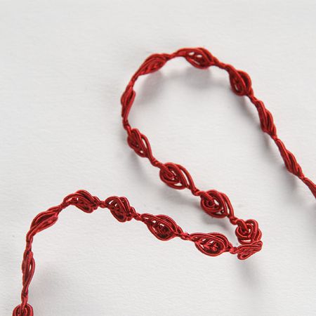 Oděvní prýmek kapka vínová