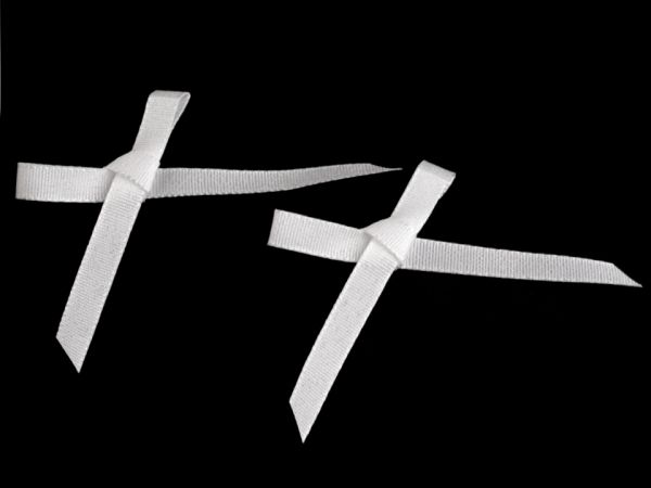 Svatební mašličky bílá/stříbro šíře 40 mm (20 ks)