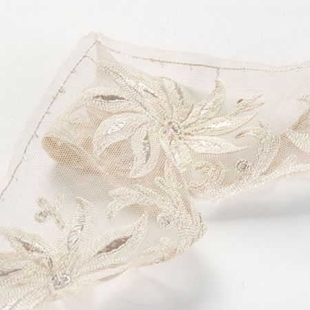 Krajka lem velký květ béžovošedý