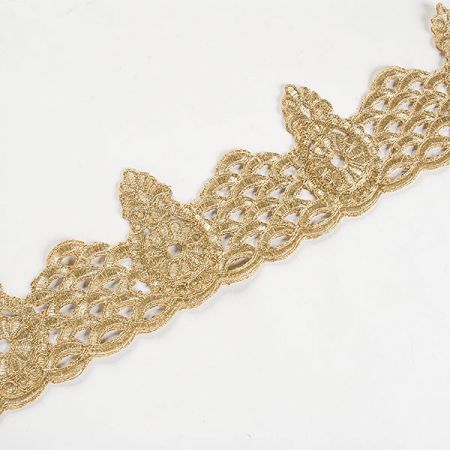 Krajková kovová stuha ornamentální vzor sv.zlatá