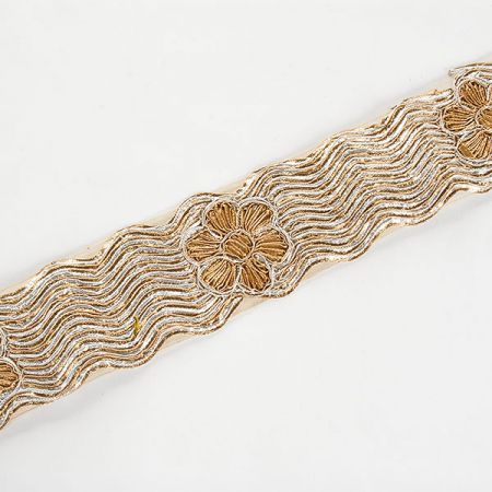 Krajková  kovová stuha na tylu květy
