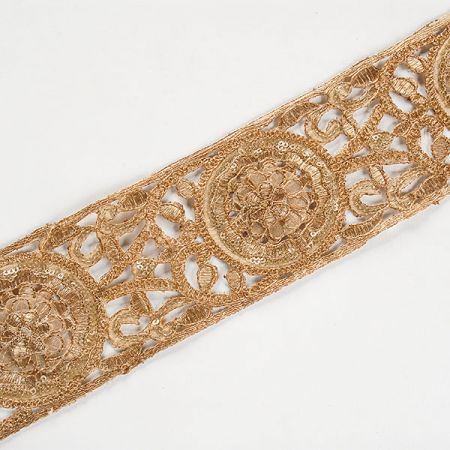 Krajková kovová stuha širší skládaný květ