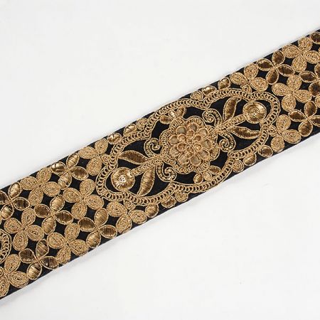 Sametová stuha vyšívaná široká plastické květy