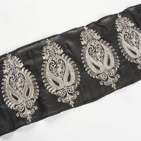 Šantungová stuha velký ornament kapka stříbrná II.jakost