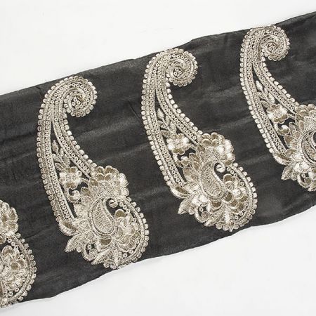 Šantungová stuha velký paisley motiv stříbrný II.jakost