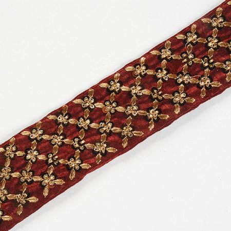 Šantungová stuha vyšívaná s flitry tm.červená