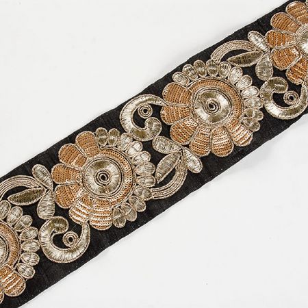 Stuha vyšívaná na šantungu široká černá